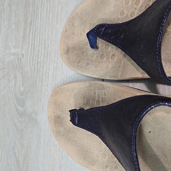 Vionic Women Kirra Metallic T Strap Leather Sandals Shoes Sz 8 - Picture 5 of 10